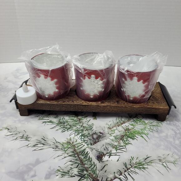 NWT Hallmark Faux Wood Tray with 3 Red Glass Snowflake Tealight Holders - Picture 8 of 11
